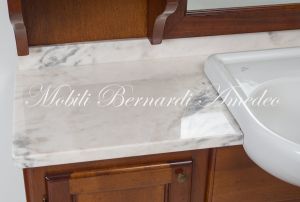 Mobile bagno stile classico arte povera in noce massiccio con piano in marmo rosa Portogallo completo di lavello e specchiera